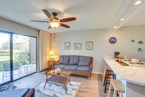 Interior - Oceanfront Molokai Shores Condo w/ Pool Access! (Kaunakakai)