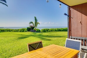Outdoor dining - Pool Access: Ocean-View Molokai Shores Condo! (Kaunakakai)