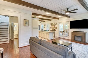 Interior - Cookout Ready! Family Gem w/ Fire Pit in Dickinson (Dickinson)