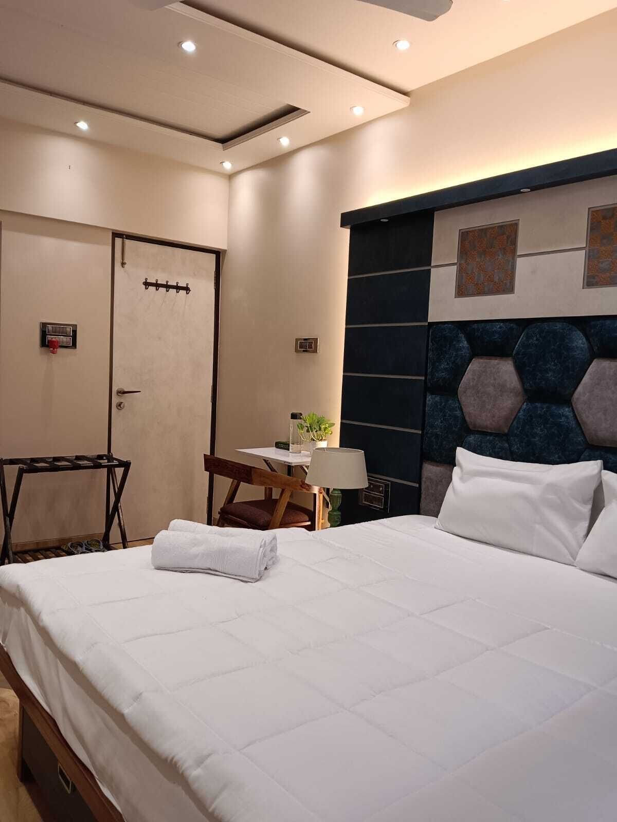 3 habitaciones, caja de seguridad en la habitación y escritorio 