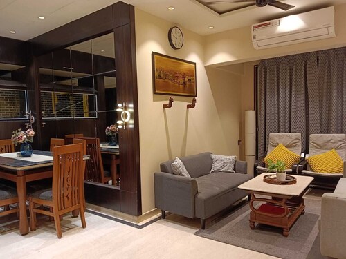 Luxurious Sea-view 3 BHK Service Apartment In CBD Belapur. Roy Bari, Satya Stays