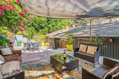 Stylish 4BD 3BA Retreat near Hollywood Sign & Walk of Fame