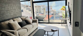 House lake view , with parking