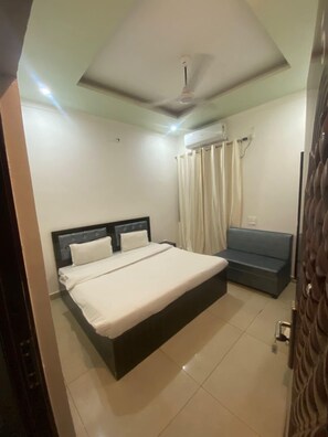 Basic Double or Twin Room, Balcony, Mountain View | Free WiFi - Paradise Palm Hotel  (RISHIKESH)