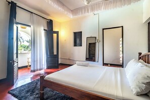 5 bedrooms, iron/ironing board, WiFi, bed sheets