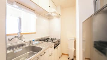 Fridge, microwave, stovetop, electric kettle