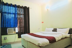 AC Deluxe Double Bed Room With City View | Premium bedding, desk, soundproofing, rollaway beds - Hotel Shaurya  (Haridwar)