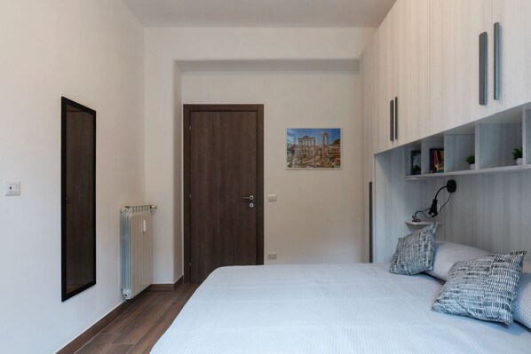 2 Schlafzimmer, Schreibtisch, Bügeleisen/Bügelbrett, WLAN