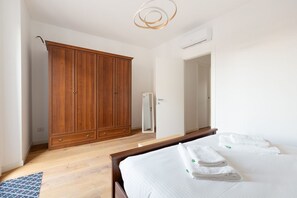 1 slaapkamer, een strijkplank/strijkijzer, wifi, beddengoed