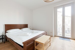 1 dormitori, planxa i posts de planxar, wifi i roba de llit