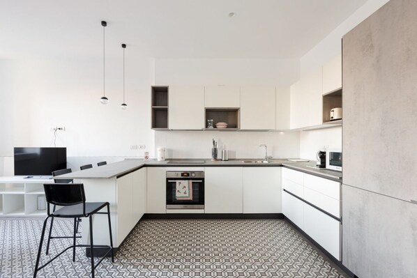 Fridge, microwave, oven, stovetop