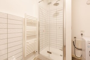 Shower, hair dryer, bidet, towels - GuestHost - Cozy apartment near Trotter Park (Milano)