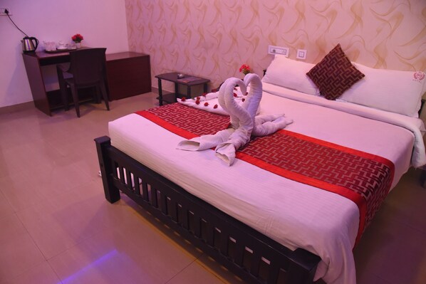 Deluxe Double Room, Balcony, City View | Desk, free WiFi - RD Hotel (Perundurai)