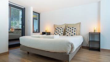 3 chambres, fer et planche à repasser, Wi-Fi, draps fournis