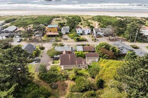 Exterior - Charming Beach Hideaway w/ Fire Pit, Deck, & Close to Beach, Shops, Restaurants,and Sunset Views (Rockaway Beach)