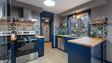 Réfrigérateur, four, plaque de cuisson, lave-vaisselle