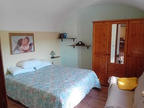 3 chambres, fer et planche Ă repasser, draps fournis