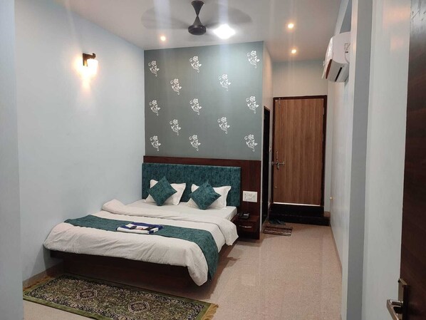 Deluxe Double Room, Balcony, Garden View