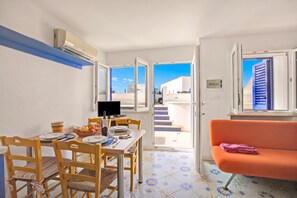 Standard Studio, Microwave, Sea View (Complesso Azzurro Mono 1 Near The) | Dining