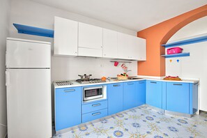 Standard Studio (Complesso Azzurro Mono 2 Near The) | Private kitchen | Fridge, microwave, stovetop, coffee/tea maker - Complesso Azzurro Apartments (Morciano di Leuca)
