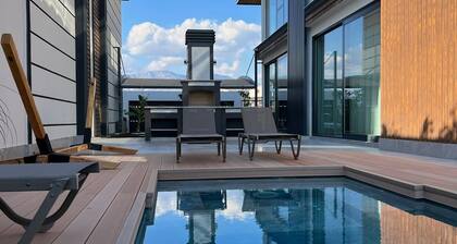 Spacious 5-bedroom villa with WiFi and AC in charming