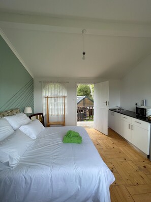 1 bedroom, iron/ironing board, bed sheets