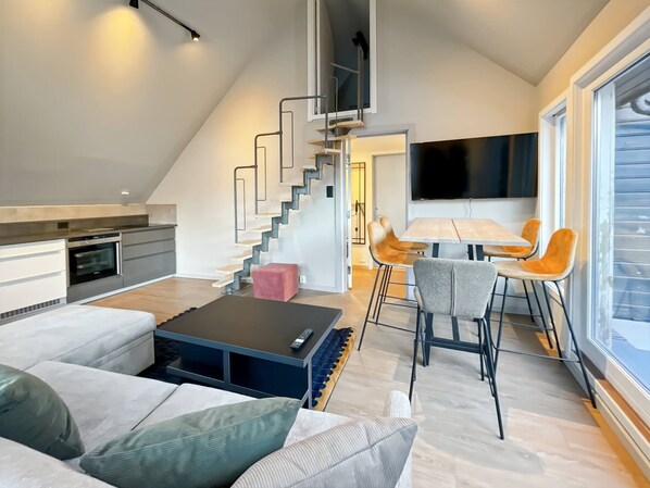 TV - Nostalgic Nook 27 by Stavanger BnB (Stavanger)