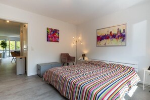 1 室のベッドルーム、デスク、WiFi、ベッドシーツ