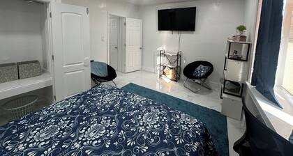 Cozy 1-bedroom apartment with WiFi, AC in pleasant Philadelphia