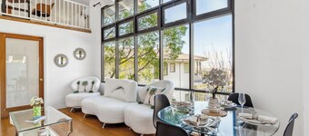 Quiet Mountain Home with Stunning Views near Universal Studios Hollywood