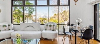 Quiet Mountain Home with Stunning Views near Universal Studios Hollywood