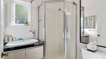Eco-friendly toiletries, hair dryer, bidet, towels