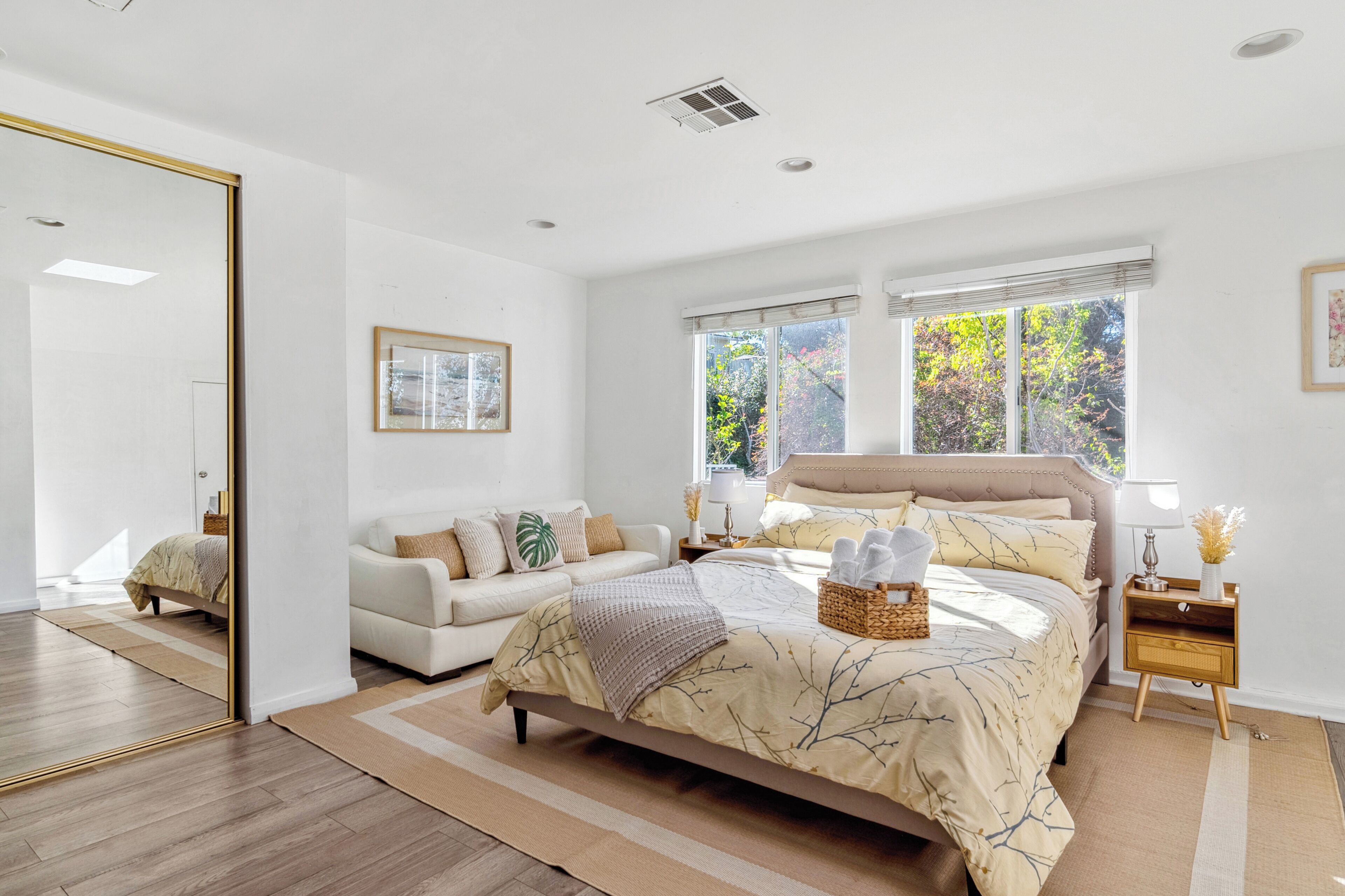 3 habitaciones, escritorio, tabla de planchar con plancha y wifi gratis 