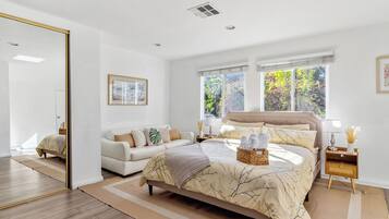3 habitaciones, escritorio, tabla de planchar con plancha y wifi gratis