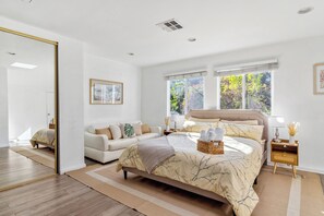 3 bedrooms, desk, iron/ironing board, free WiFi