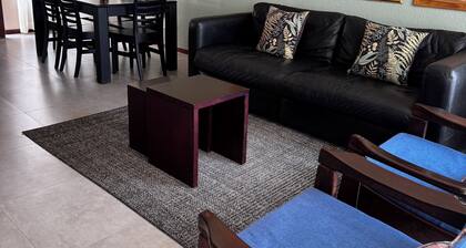 Charming 2-bedroom townhome with WiFi, AC in wonderful Pretoria