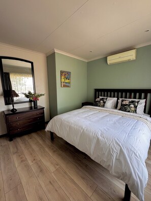 2 habitaciones, tabla de planchar con plancha, wifi y ropa de cama 