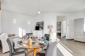 Familienapartment, 2 Schlafzimmer, Mikrowelle (Casa Panorama in Tremosine with View) | Speisen