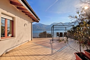 Familienapartment, 2 Schlafzimmer, Mikrowelle (Casa Panorama in Tremosine with View) | Terrasse/Patio