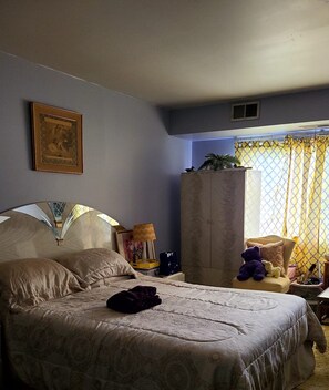 1 habitación, tabla de planchar con plancha, wifi y ropa de cama 