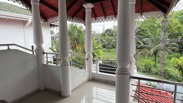 Villa Deluxe, 4 habitaciones, aire acondicionado, vista al jardín | Balcón