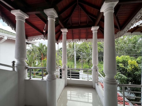 Balcón. Villa Hirunika