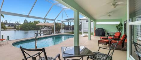 Lämmitetty uima-allas