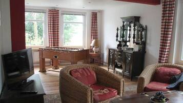 Smart-TV, Kamin, DVD-Player, Stereoanlage