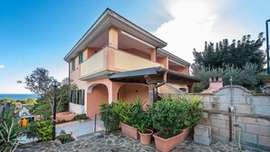 Apartment | 3 bedrooms - Casa Rosa dei Venti in Cala Gonone (Dorgali)