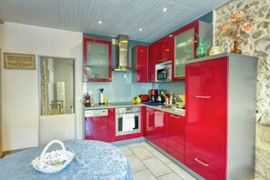 Private kitchen - NEW 2-bed Central Cannes Apt (Cannes)