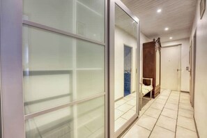 Interior - NEW 2-bed Central Cannes Apt (Cannes)