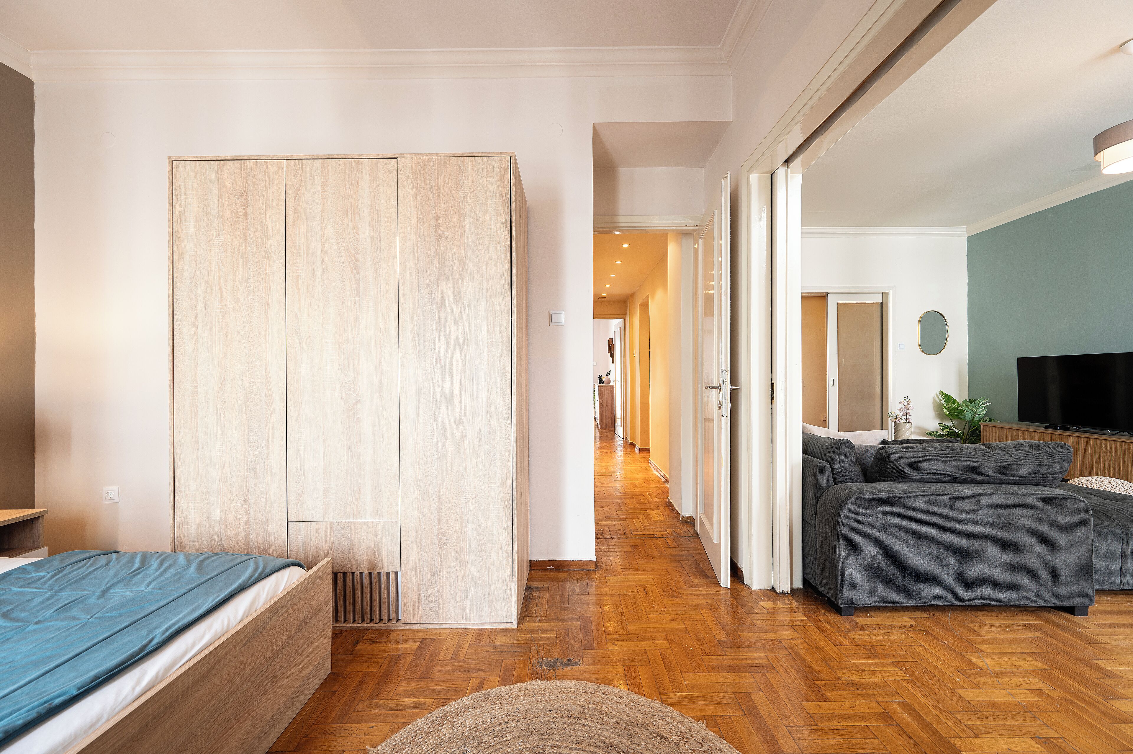 4 habitaciones, tabla de planchar con plancha y cuna de viaje 