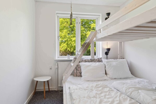4 slaapkamers, een strijkplank/strijkijzer, gratis wifi