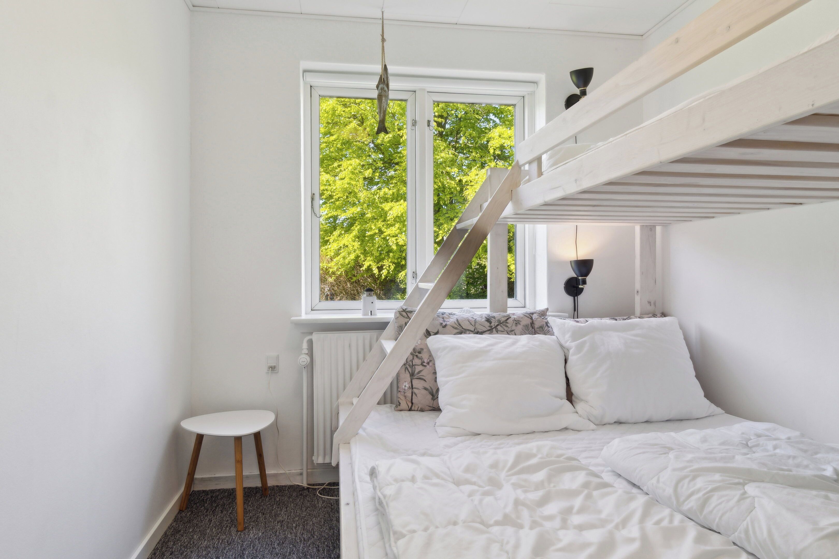 4 bedrooms, iron/ironing board, free WiFi, wheelchair access